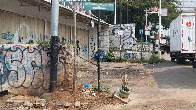 odp di pinggir jalan